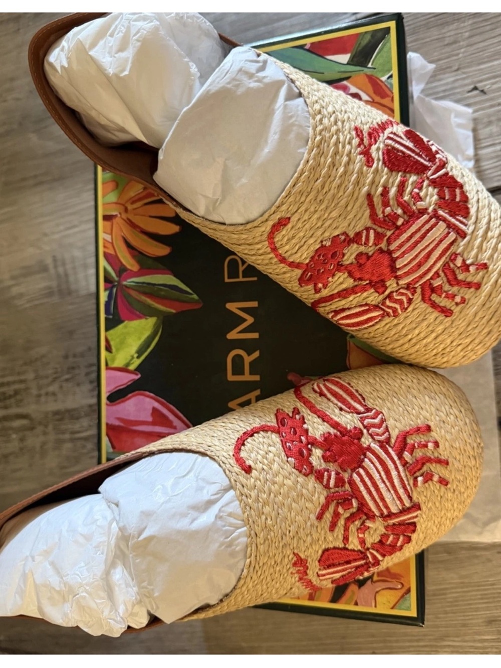 Farm Rio Embroidered Crab Raffia - Picture 1 of 6